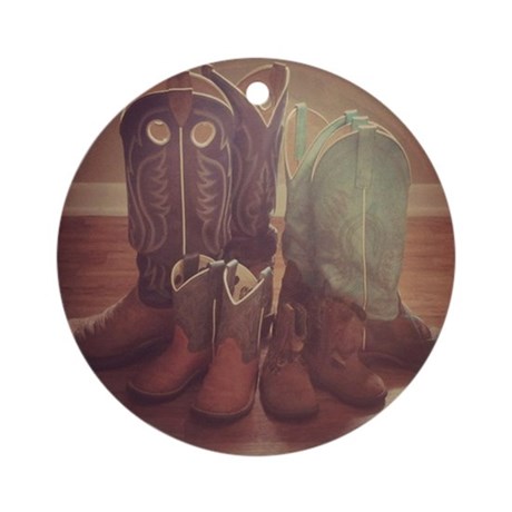 boots_family_ornament_round